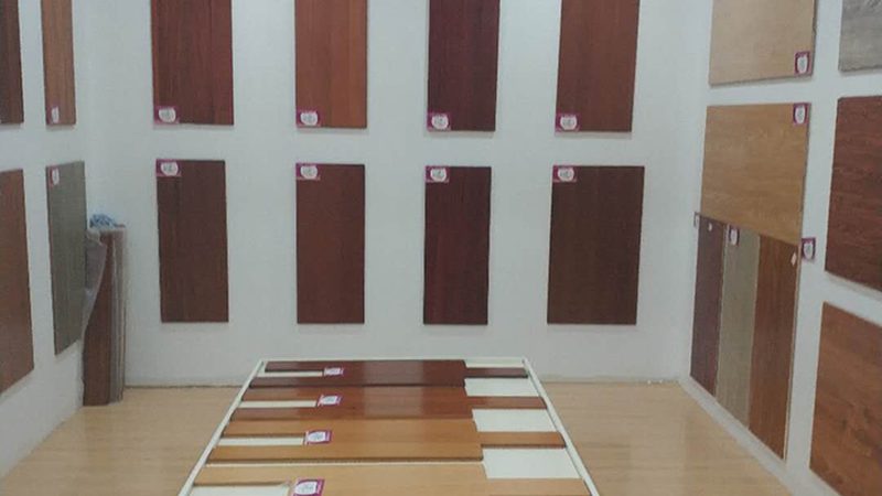 在选择卧室门品牌时，可以从以下几个方面进行考虑：