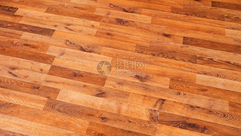 实木门免漆与烤漆：哪种更易打理？**